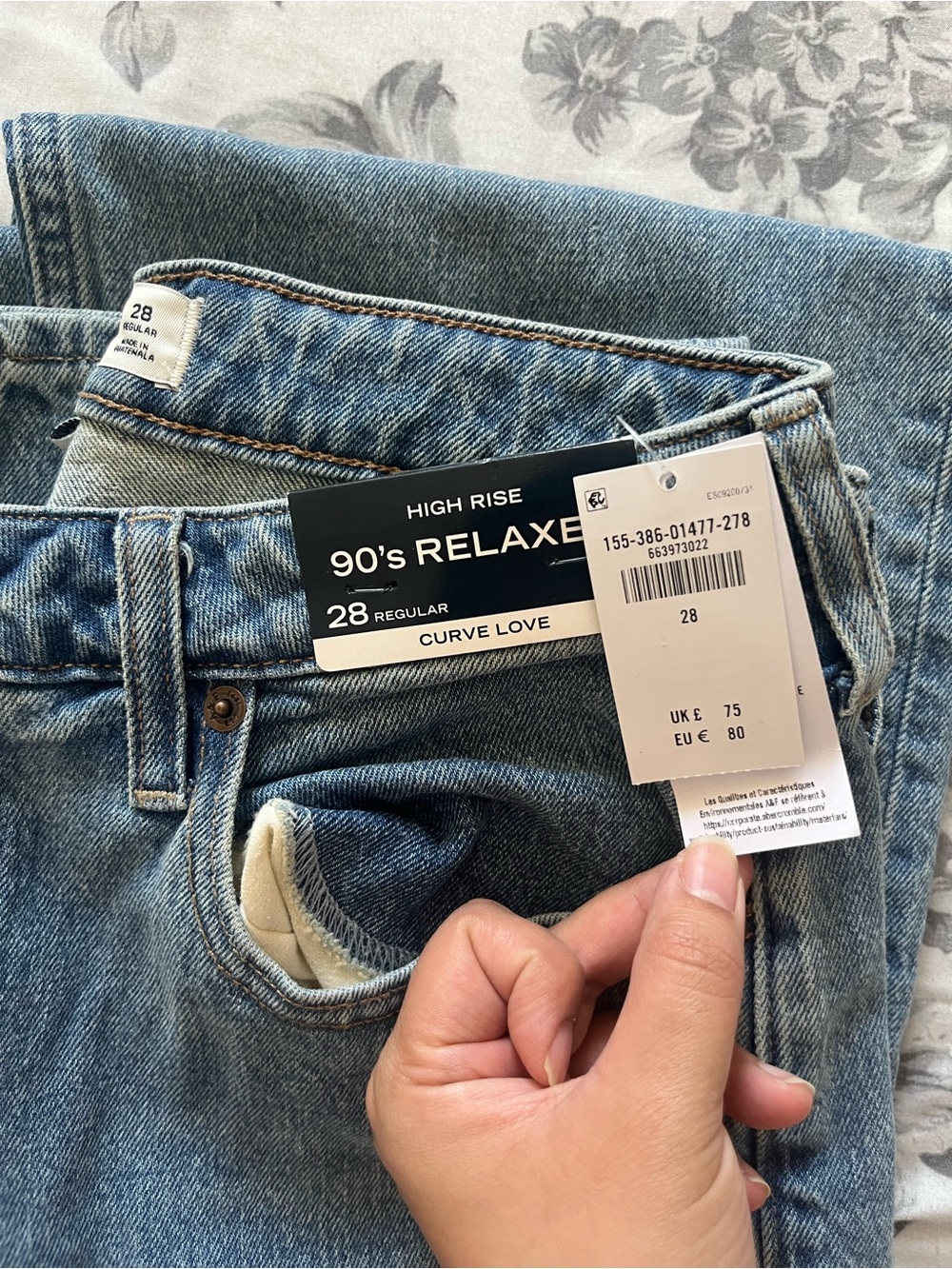 Abercrombie & Fitch Curve Love High-Rise 90's Relaxed Jeans - Medium Wash